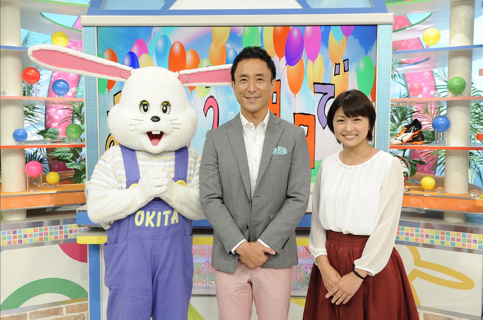 （左から）おき太くん、岩本計介アナウンサー、川添佳穂アナウンサー（C）ABCテレビ