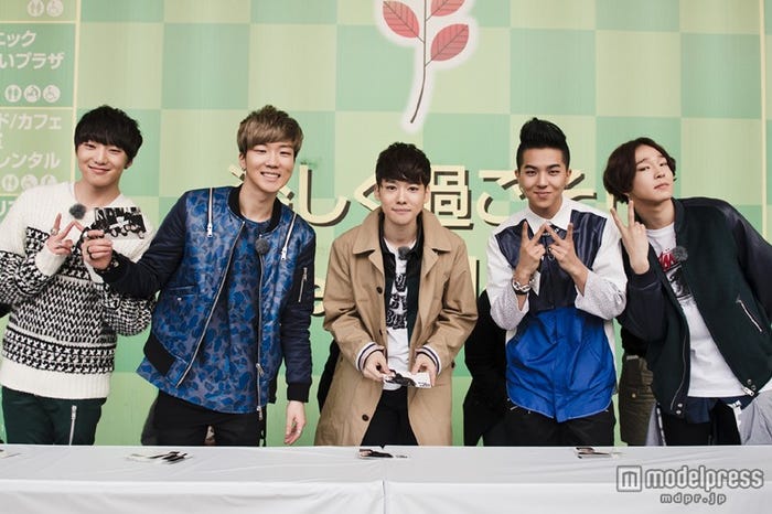 WINNER(左から)カン・スンユン、イ・スンフン、キム・ジンウ、ソン・ミンホ、ナム・テヒョン