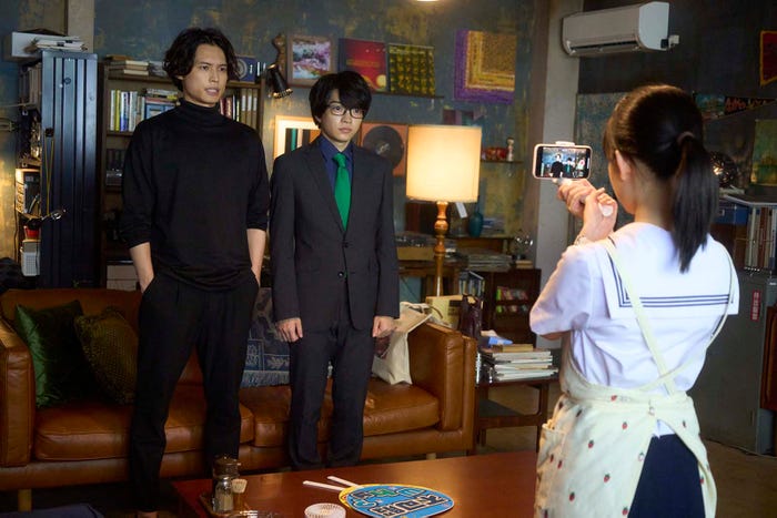 松村北斗、西畑大吾、畑芽育「ノッキンオン・ロックドドア」第7話より(C)テレビ朝日