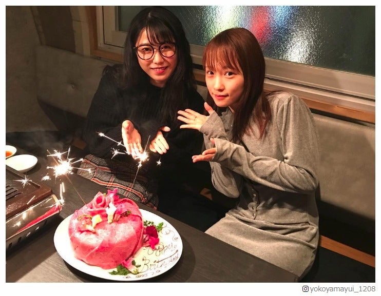 川栄李奈、AKB48横山由依と「カップルみたいなことしちゃって…」バースデーエピソードに反響