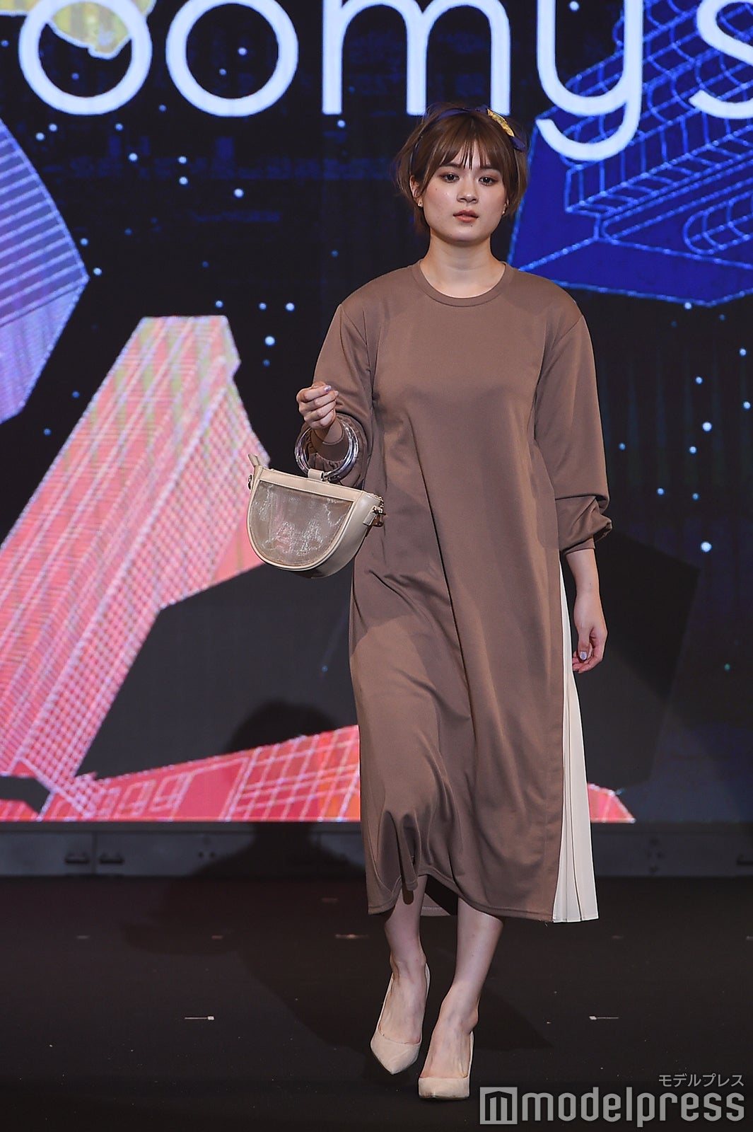 （C）モデルプレス