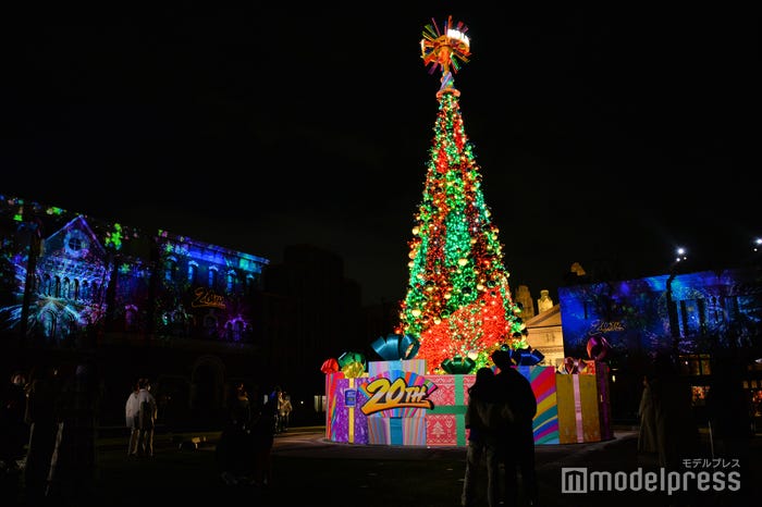 クリスマスツリーとプロジェクションマッピング(C)モデルプレス