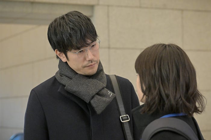 松山ケンイチ、広瀬すず「クジャクのダンス、誰が見た?」第6話(C)TBS