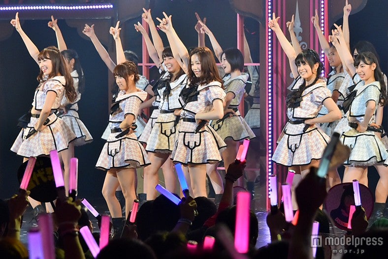 島崎遥香（中央）