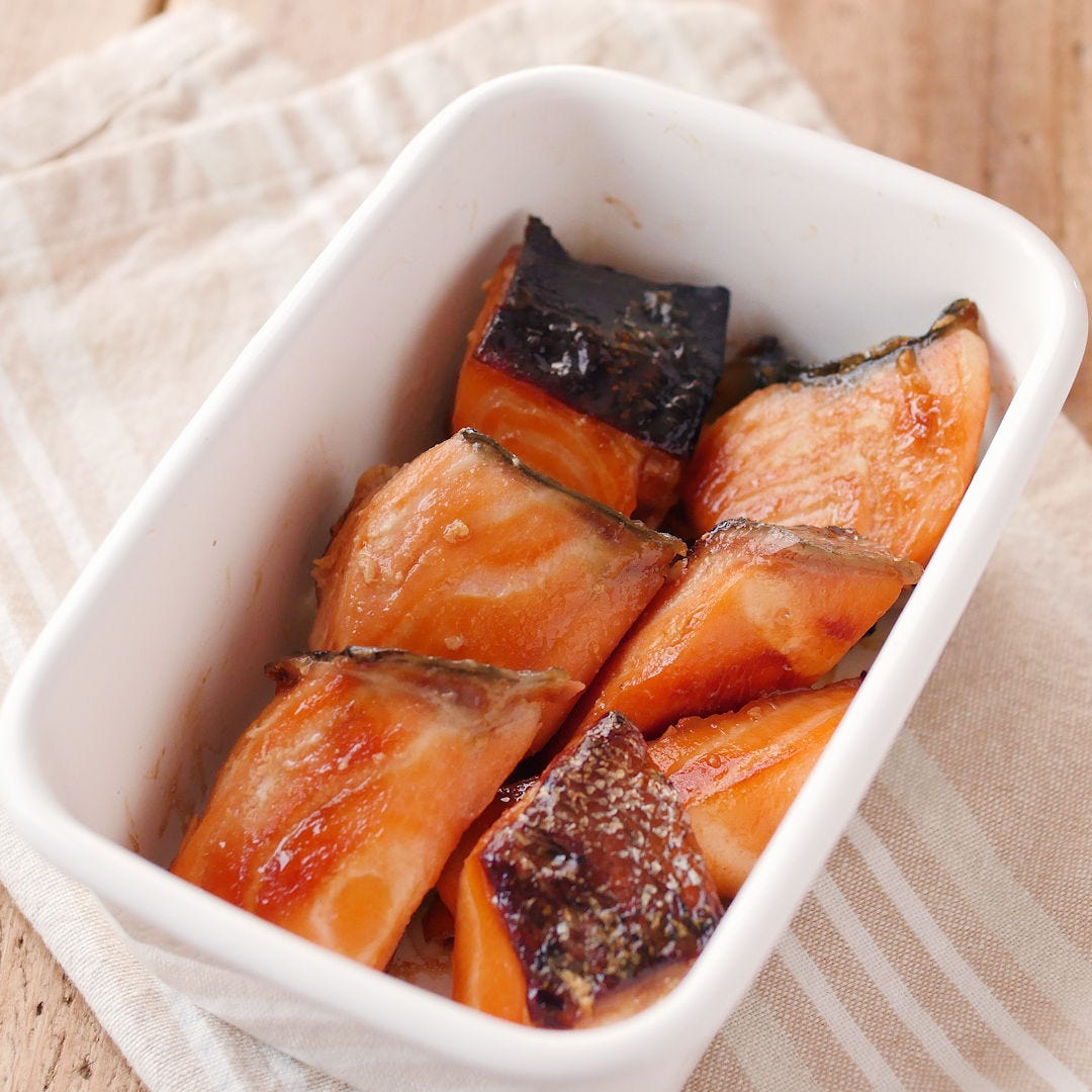 【作り置き】調味料2つで味付け。鮭のみりん漬け焼き