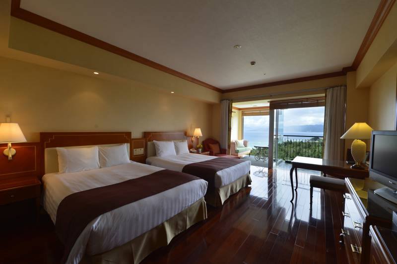 人気リゾートホテルにステイも