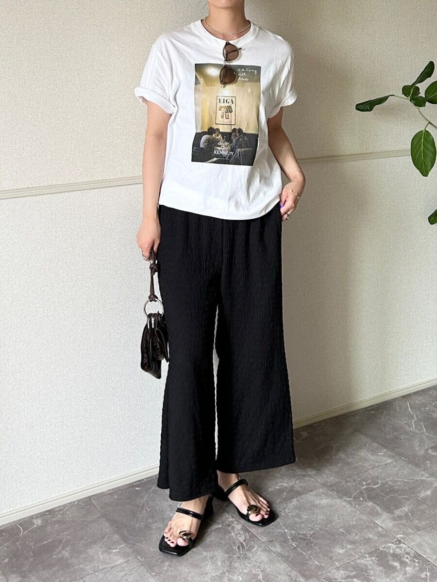 GU　シャーリングアンクルパンツ　Tシャツ合わせカジュアルコーデ