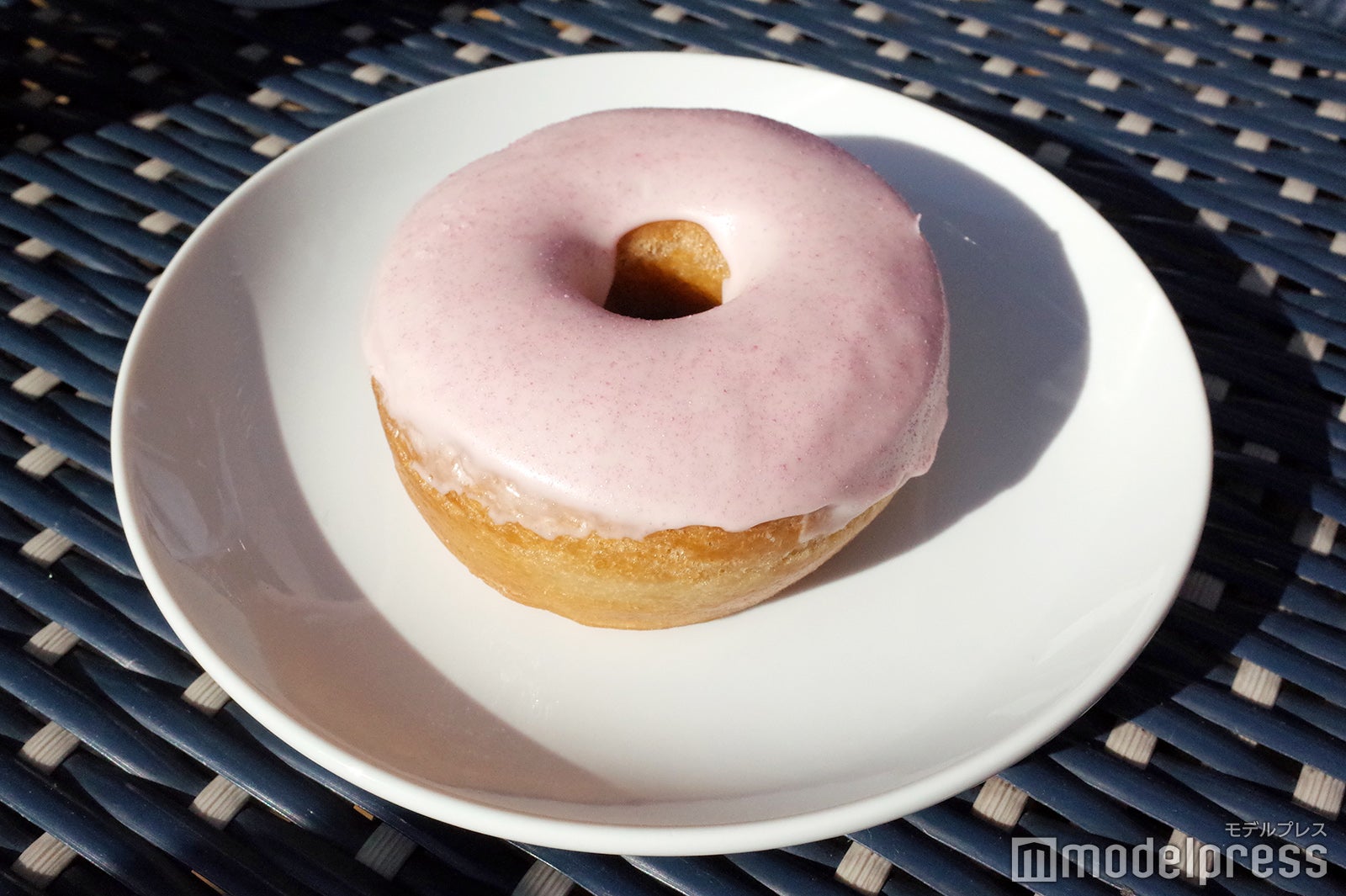 ビバレッジのお供にさくらドーナツもどうぞ（C）モデルプレス