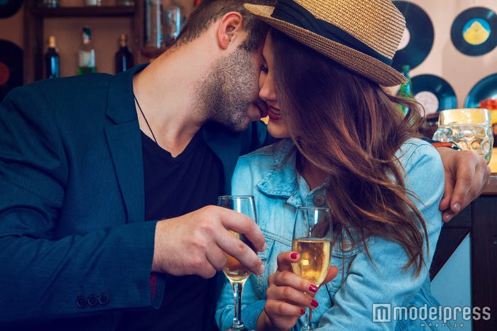 肩ズンの甘えられる感が◎(Photo by ponomarencko/Fotolia)