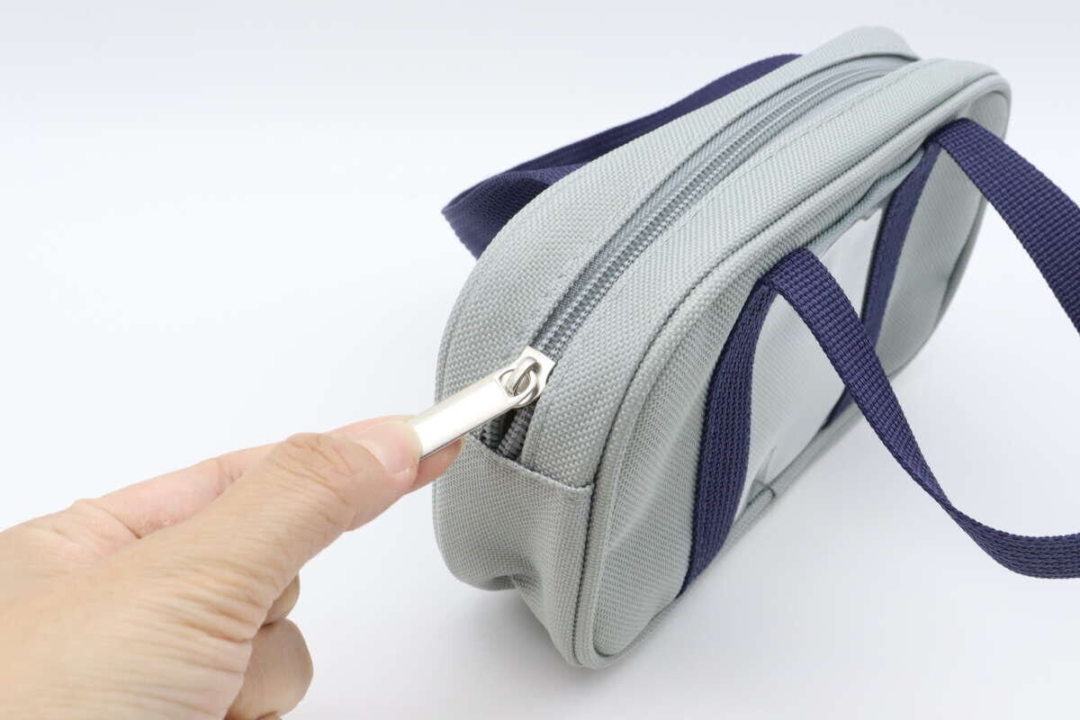 ダイソーの取手付ペンケースのファスナーの引き手