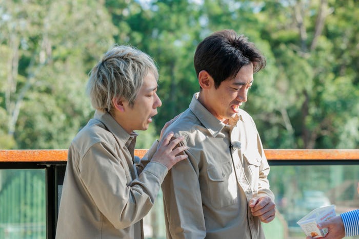 二宮和也、小泉孝太郎(C)TBS 撮影:HARUMI YOSHIMURA