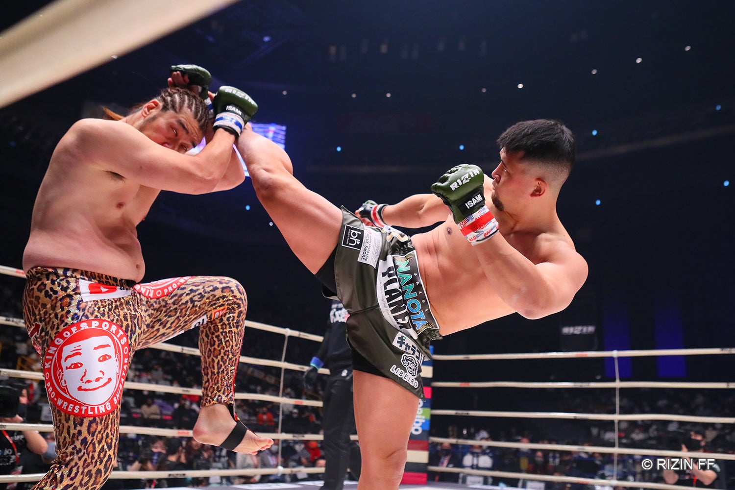 シバターVSHIROYA（C）RIZIN FF