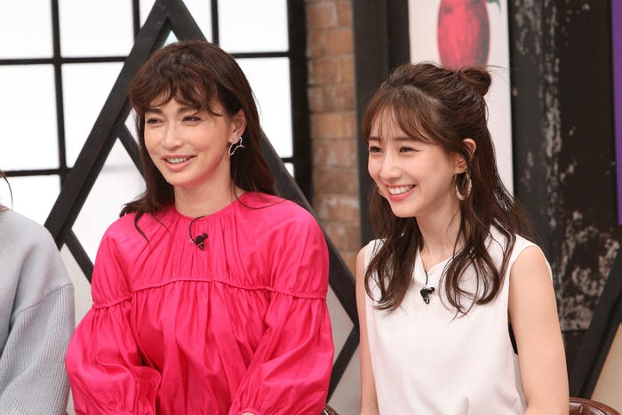 (左から)長谷川京子、田中みな実(C)カンテレ