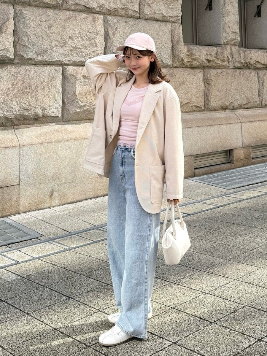 2026春大人女性おすすめ白スニーカーきれいめカジュアルコーデ