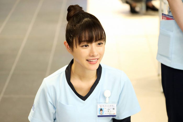 石原さとみ/「アンサング・シンデレラ 病院薬剤師の処方箋」第5話より(C)フジテレビ