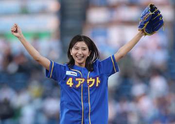 黒島結菜 神宮降臨、始球式でノーバン「もっとバシッといきたかった」