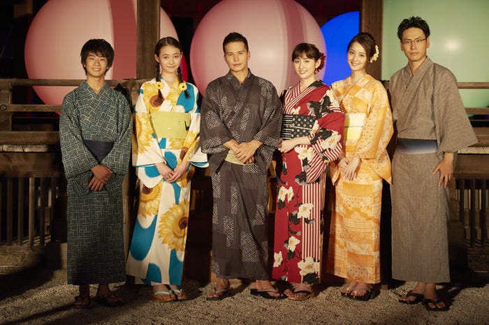 (左から)前田旺志郎、宮野陽名、市原隼人、早見あかり、佐々木希、山下健二郎