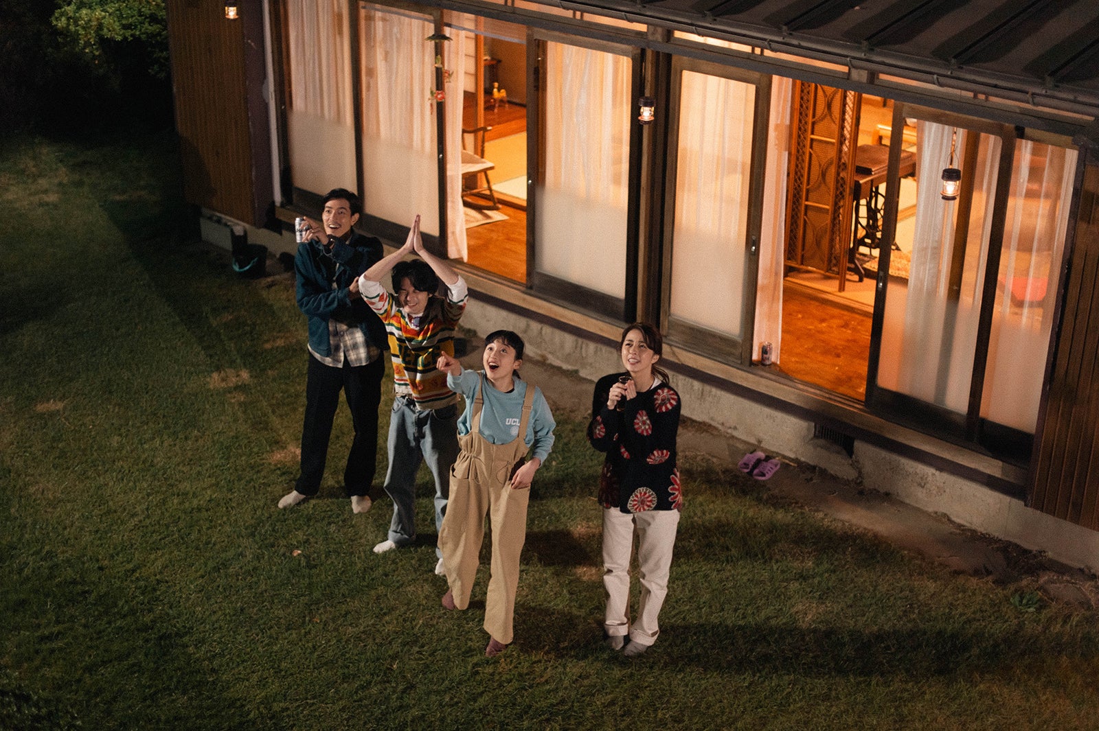 中島歩、篠田諒、めがね、柳ゆり菜 （C）2022「散歩時間～その日を待ちながら～」製作委員会