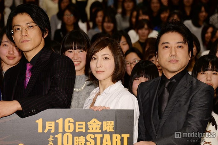 (左から)小栗旬、広末涼子、ムロツヨシ