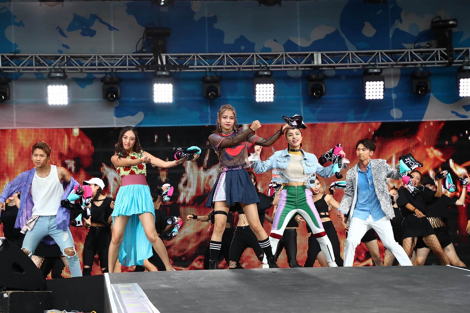 lol、個性派衣装でパワフルパフォーマンス＜a-nation2017＞