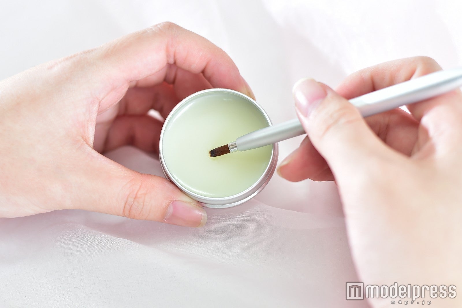  柔らかなテクスチャーで唇にスッと馴染む（C）モデルプレス