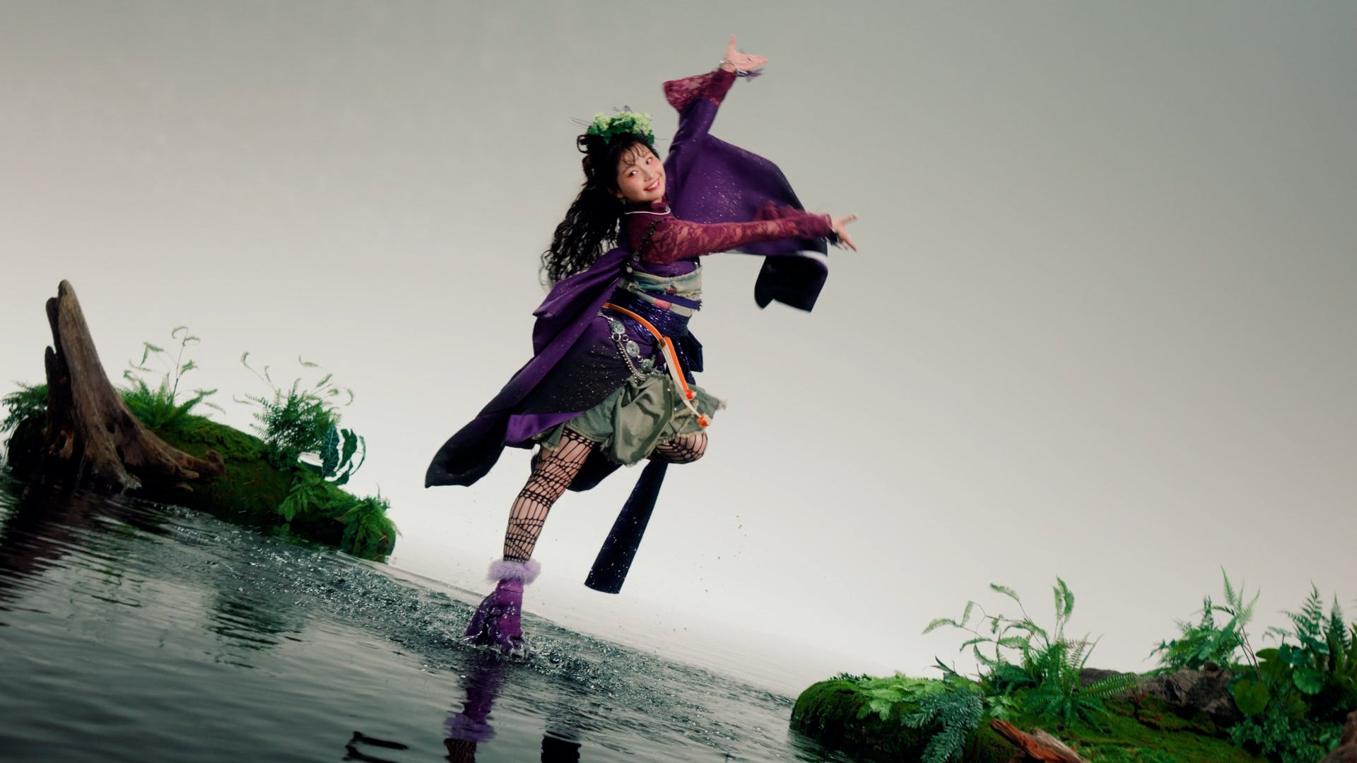 KOHARU／いち髪 新CM「香りだけ残して、前へ。」篇（提供写真）