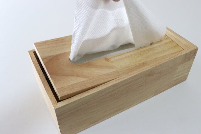 木製ティッシュボックス　取り出し