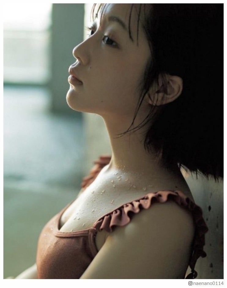 なえなの、色白美脚披露 魅力あふれる表情に「美しすぎる」と反響