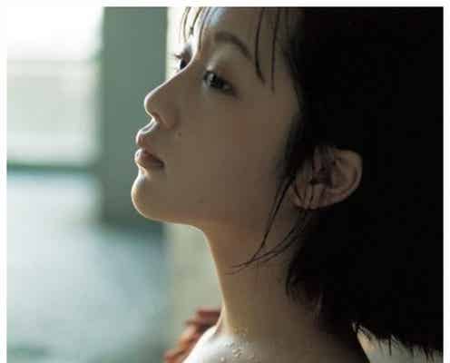 なえなの、色白美脚披露 魅力あふれる表情に「美しすぎる」と反響