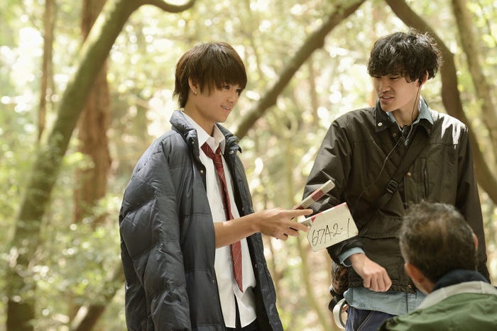 佐野勇斗(左) (C)2018映画「青夏」製作委員会