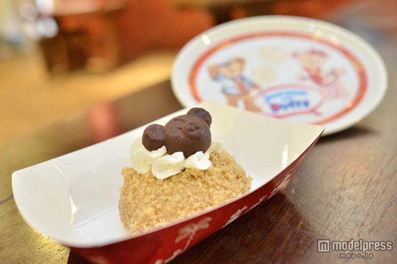 「ミルクティームースケーキ、スーベニアプレート付き」￥880