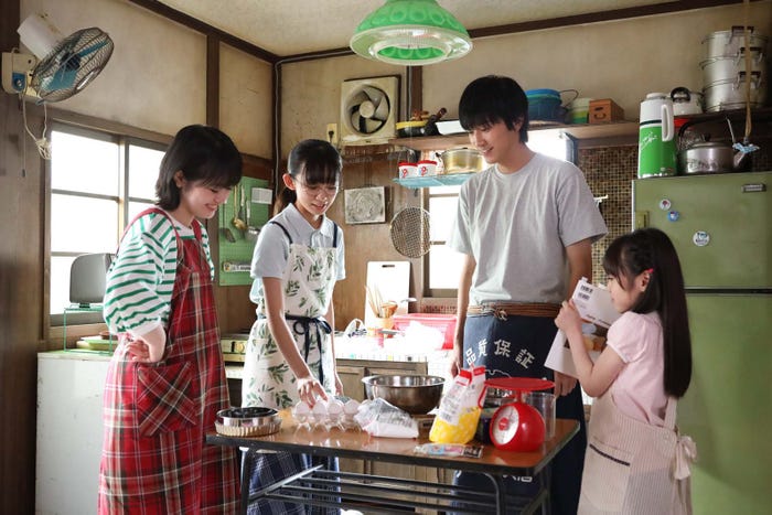 (左から)豊嶋花、近藤華、杉野遥亮、寺田藍月「ばらかもん」第8話より(C)フジテレビ