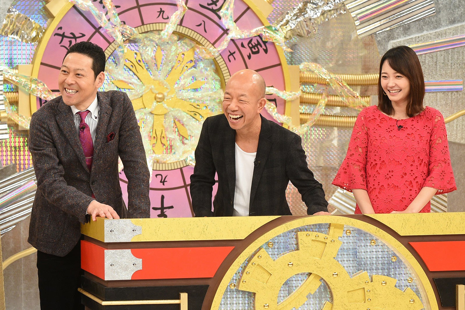 （左から）東野幸治、小峠英二、竹崎由佳（※「崎」は正式には「たつさき」）アナウンサー（画像提供：テレビ東京）