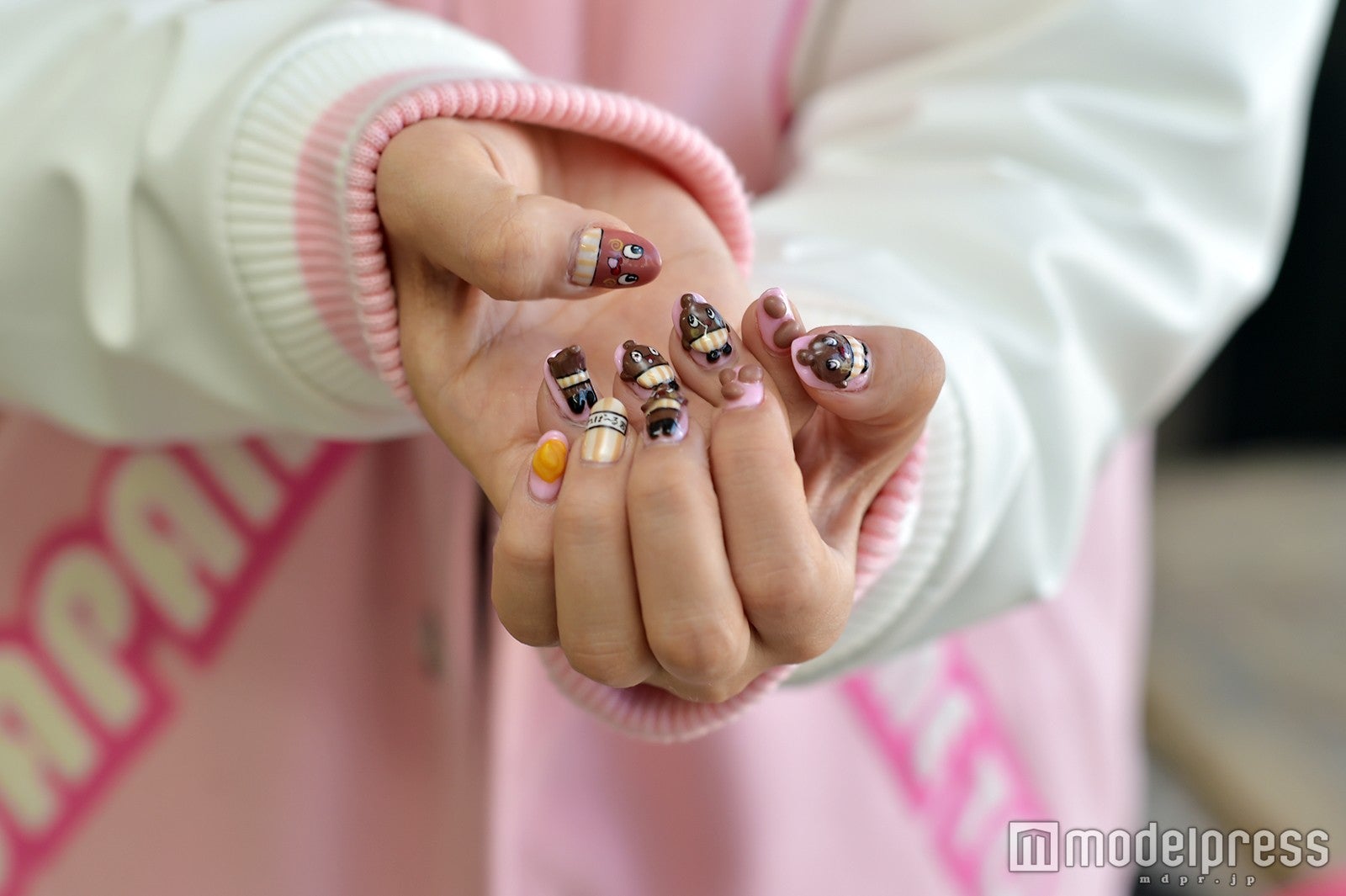 ネイルは大好きな「ねばーるくん」 （C）モデルプレス