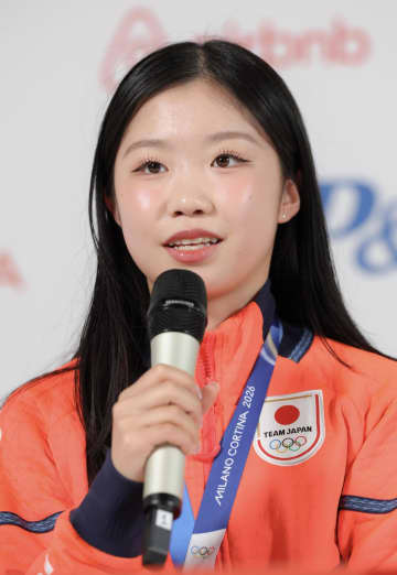 銅メダルの17歳、中井亜美「友達に返信したり、自分のニュースを見てやっと実感」 一夜明け会見「あと2回五輪に出場できる年齢。今回の経験を繋げていけたら」