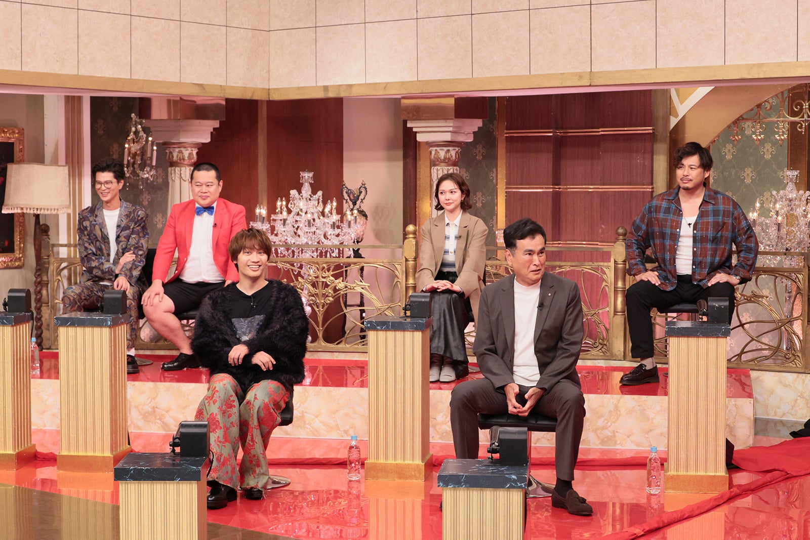 （後列左から）モグライダー、村重杏奈、平子祐希（前列左から）藤原丈一郎、石原良純（C）日本テレビ