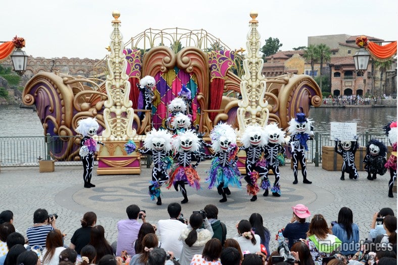 新プログラム「ウェルカム・スケルトン・フレンズ」／スケルトンによるパフォーマンス