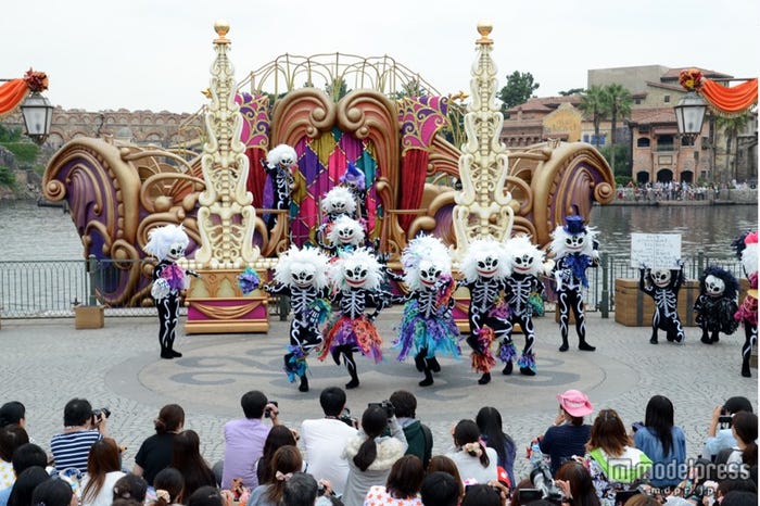 新プログラム「ウェルカム・スケルトン・フレンズ」/スケルトンによるパフォーマンス