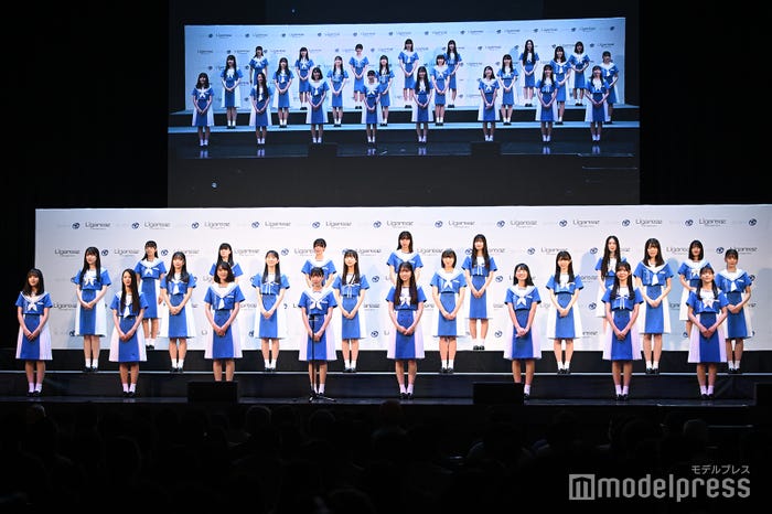 僕が見たかった青空/(後列左から)岩本理瑚、宮腰友里亜、木下藍、持永真奈、塩釜菜那、金澤亜美、山口結杏、萩原心花、伊藤ゆず、長谷川稀未、青木宙帆/(前列左から)須永心海、工藤唯愛、安納蒼衣、吉本此那、柳堀花怜、八木仁愛、早崎すずき、杉浦英恋、八重樫美伊咲、今井優希、秋田莉杏、西森杏弥(C)モデルプレス