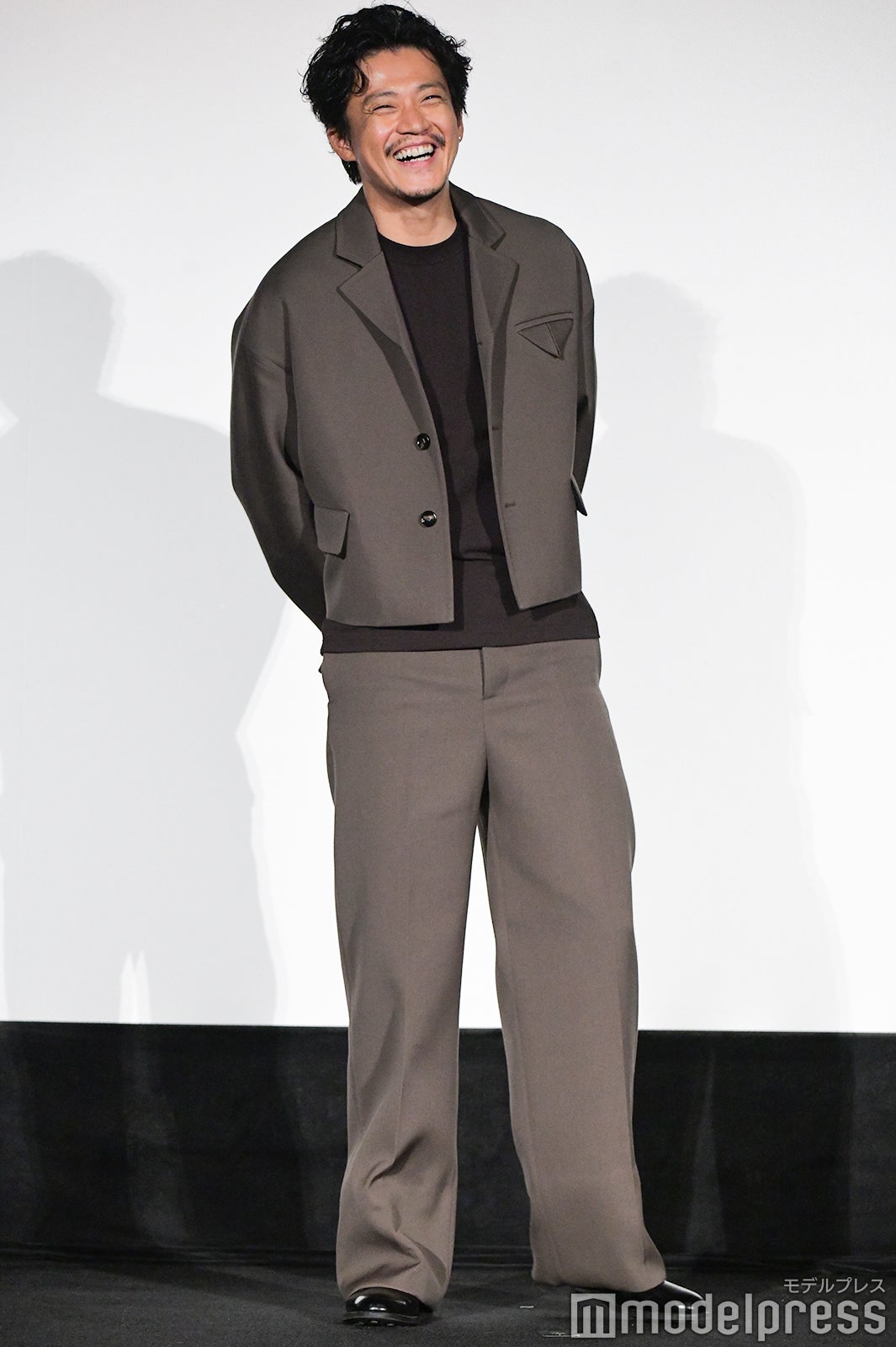 小栗旬（C）モデルプレス