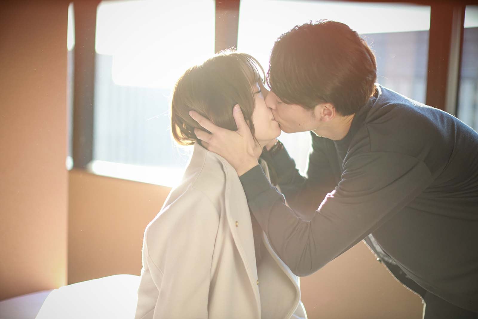 篠田麻里子、小池徹平「離婚しない男―サレ夫と悪嫁の騙し愛―」第7話より（C）テレビ朝日