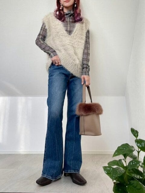 デニムパンツ　コーデ　秋