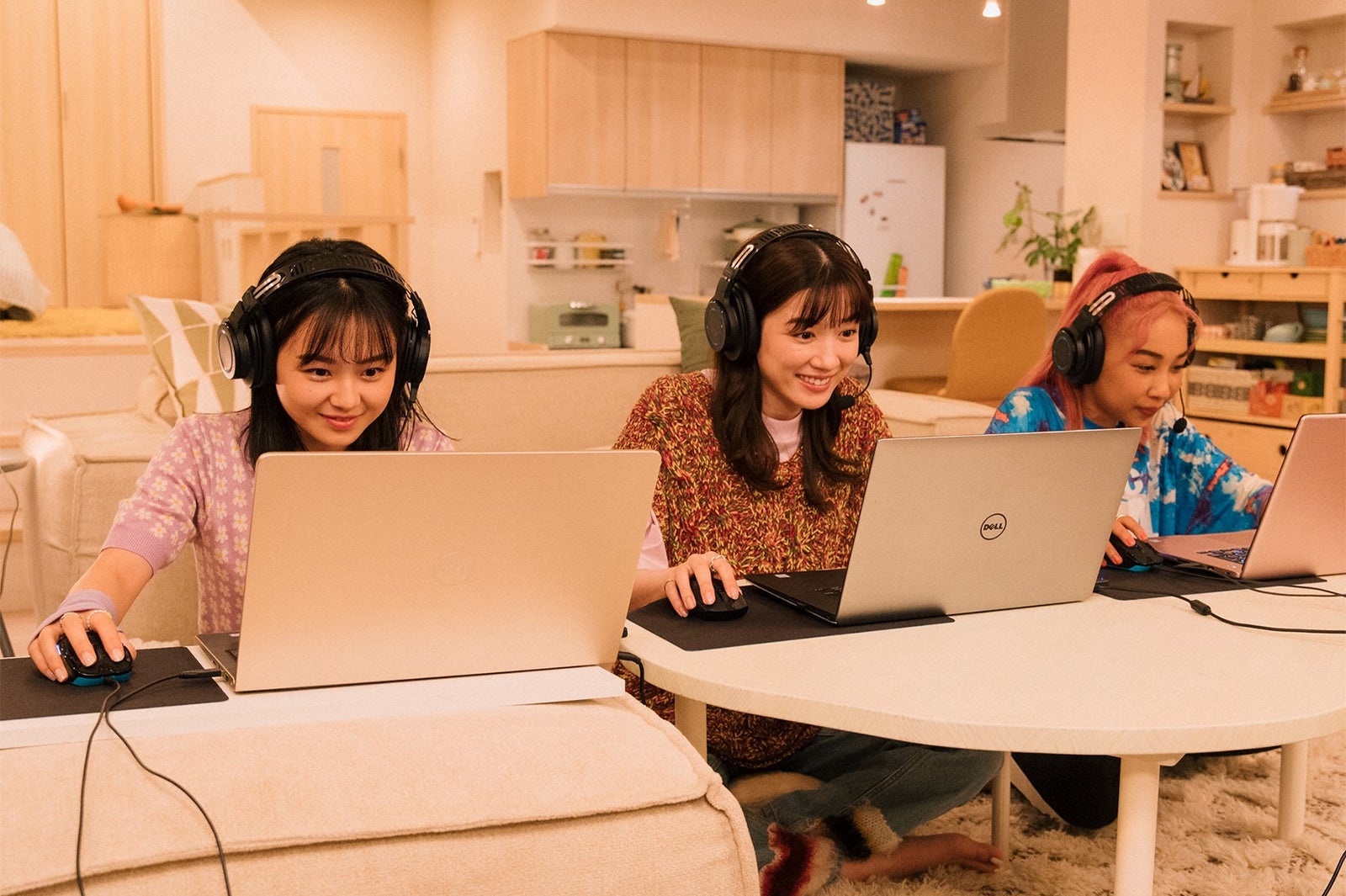 武山瑠香、永野芽郁、青山テルマ／「ユニコーンに乗って」第8話より（C）TBS