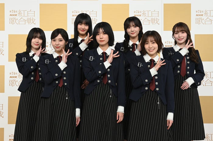 (前列左から)小林由依、藤吉夏鈴、松田里奈(後列左から)森田ひかる、山崎天、田村保乃、守屋麗奈/櫻坂46(C)NHK
