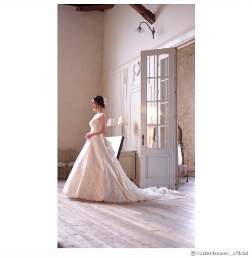 佐々木希、純白ウェディングドレス姿を披露「世界一キレイな花嫁」の声