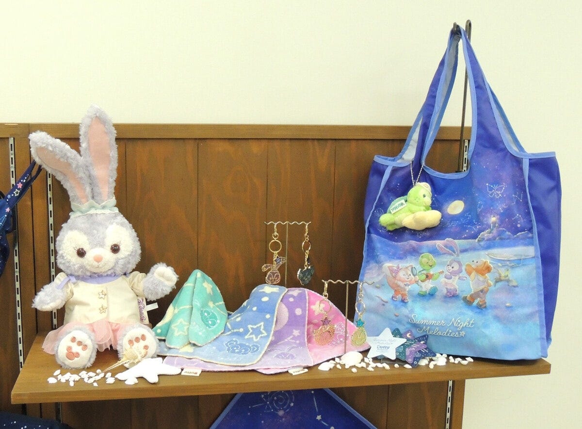 ショッピングバッグ 2500円、キーチェーン 1個1100円、ミニタオルセット 3200円など