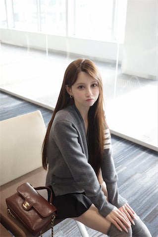 ダレノガレ明美、ミニスカ×ニーハイの"キャンパスルック"が話題「可愛すぎ」「どんどん若返る」