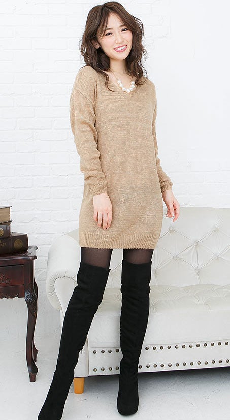 ニットワンピース／パールネックレスアクセサリー／タイツ3点SET「神戸レタス」2990円（税込）／画像提供：神戸レタス