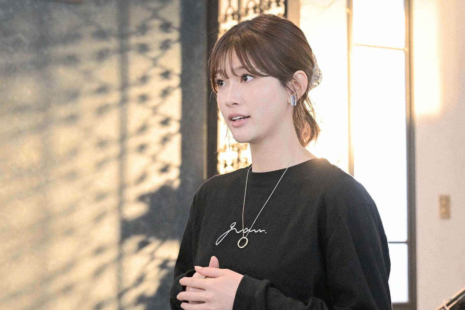 生見愛瑠「くるり～誰が私と恋をした？～」第4話より（C）TBS