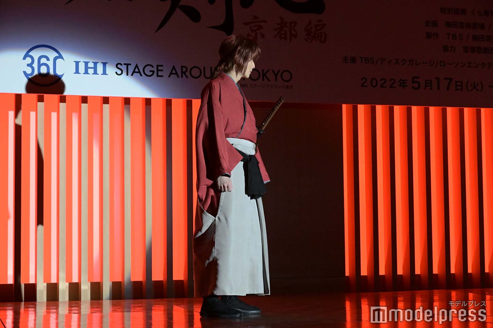 殺陣を披露する小池徹平（C）モデルプレス